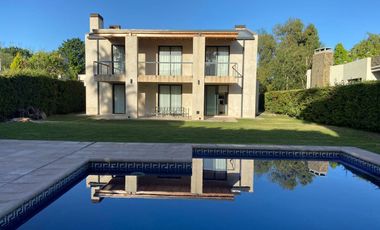 Casa en Venta barrio Chacras de Farrell