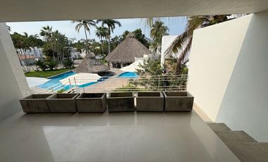 Moderna y amplia casa en la Jolla Residencial!