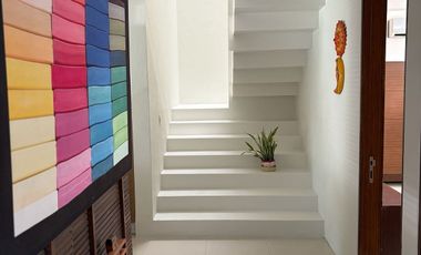 Moderna y amplia casa en la Jolla Residencial!
