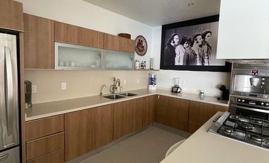 Moderna y amplia casa en la Jolla Residencial!