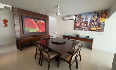 Moderna y amplia casa en la Jolla Residencial!
