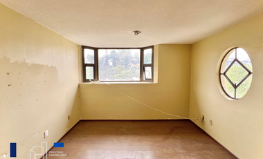 VENTA DE CASA EN LOMAS DE TECAMACHALCO CON JARDÍN