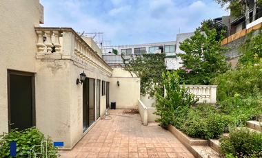 VENTA DE CASA EN LOMAS DE TECAMACHALCO CON JARDÍN