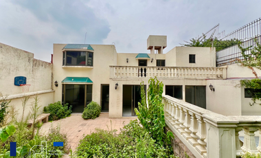 VENTA DE CASA EN LOMAS DE TECAMACHALCO CON JARDÍN