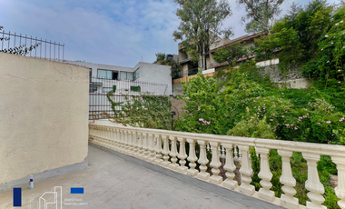 VENTA DE CASA EN LOMAS DE TECAMACHALCO CON JARDÍN