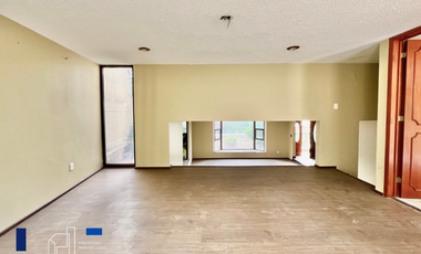 VENTA DE CASA EN LOMAS DE TECAMACHALCO CON JARDÍN