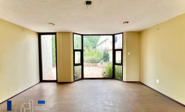 VENTA DE CASA EN LOMAS DE TECAMACHALCO CON JARDÍN