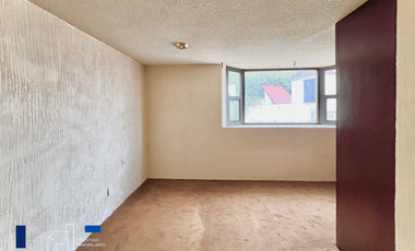 VENTA DE CASA EN LOMAS DE TECAMACHALCO CON JARDÍN