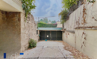 VENTA DE CASA EN LOMAS DE TECAMACHALCO CON JARDÍN