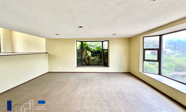 VENTA DE CASA EN LOMAS DE TECAMACHALCO CON JARDÍN