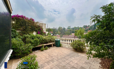 VENTA DE CASA EN LOMAS DE TECAMACHALCO CON JARDÍN