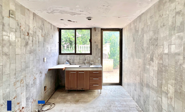 VENTA DE CASA EN LOMAS DE TECAMACHALCO CON JARDÍN