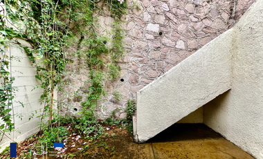 VENTA DE CASA EN LOMAS DE TECAMACHALCO CON JARDÍN