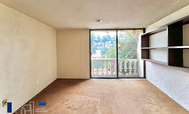 VENTA DE CASA EN LOMAS DE TECAMACHALCO CON JARDÍN