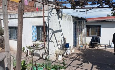 (AUT. 398) VENDO HERMOSA CASA DE MATERIAL CON TERRENO EN BARRIO LOMAS DE MORENO