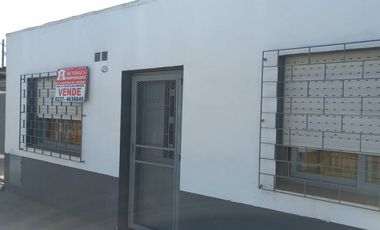(AUT. 398) VENDO HERMOSA CASA DE MATERIAL CON TERRENO EN BARRIO LOMAS DE MORENO