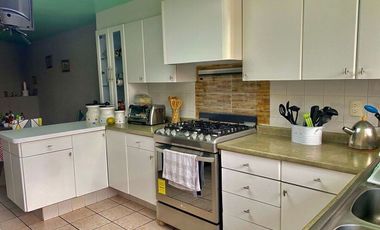 CASA EN PASEOS DE TAXQUEÑA EN CALLE CERRADA CON VIGILANCIA.