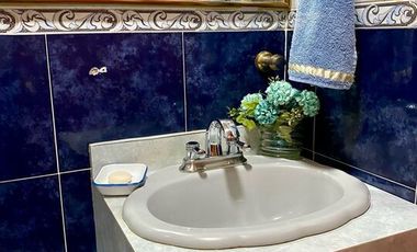 CASA EN PASEOS DE TAXQUEÑA EN CALLE CERRADA CON VIGILANCIA.