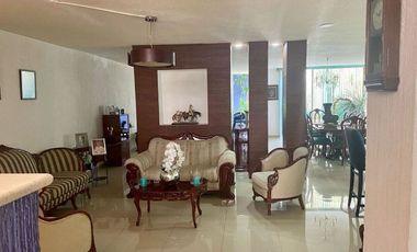 CASA EN PASEOS DE TAXQUEÑA EN CALLE CERRADA CON VIGILANCIA.