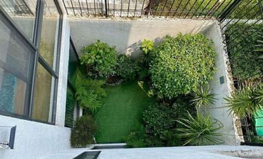 CASA EN PASEOS DE TAXQUEÑA EN CALLE CERRADA CON VIGILANCIA.