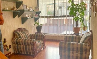 CASA EN PASEOS DE TAXQUEÑA EN CALLE CERRADA CON VIGILANCIA.