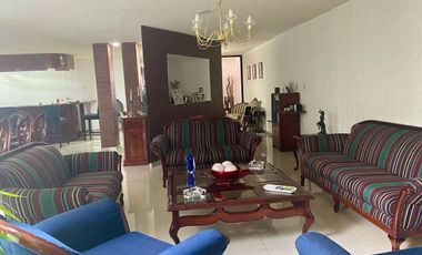 CASA EN PASEOS DE TAXQUEÑA EN CALLE CERRADA CON VIGILANCIA.