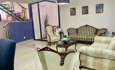 CASA EN PASEOS DE TAXQUEÑA EN CALLE CERRADA CON VIGILANCIA.