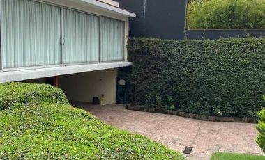 Jardines del Pedregal, Casa de 2 niveles, en venta