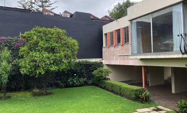 Jardines del Pedregal, Casa de 2 niveles, en venta