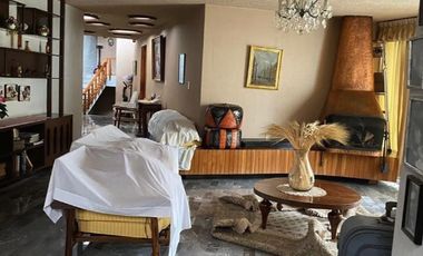 Jardines del Pedregal, Casa de 2 niveles, en venta