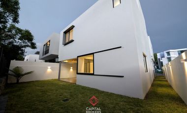 Casa de Lujo Nueva en Venta en Coto Arauca Zona Real Tec de Monterrey