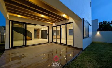 Casa de Lujo Nueva en Venta en Coto Arauca Zona Real Tec de Monterrey