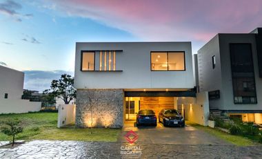 Casa de Lujo Nueva en Venta en Coto Arauca Zona Real Tec de Monterrey