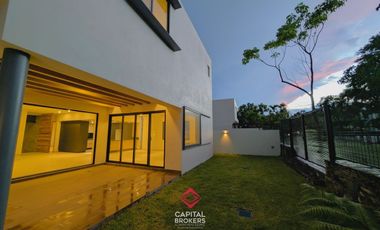 Casa de Lujo Nueva en Venta en Coto Arauca Zona Real Tec de Monterrey