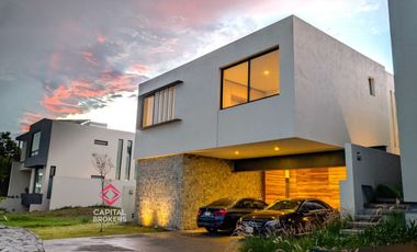 Casa de Lujo Nueva en Venta en Coto Arauca Zona Real Tec de Monterrey