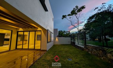 Casa de Lujo Nueva en Venta en Coto Arauca Zona Real Tec de Monterrey