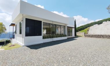 Finca De éLite Frente Al Lago Calima: Invierte En Un Estilo De Vida Exclusivo