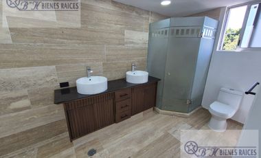 CASA EN RENTA, TECAMACHALCO OPORTUNIDAD AMPLIA CON GRAN JARDÍN