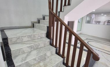 CASA EN RENTA, TECAMACHALCO OPORTUNIDAD AMPLIA CON GRAN JARDÍN