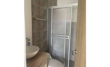 SE VENDE APARTAMENTO EN URB GUADALUPE, MARGEN IZQUIERDA  DE MONTERA