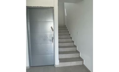 SE VENDE APARTAMENTO EN URB GUADALUPE, MARGEN IZQUIERDA  DE MONTERA