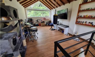 VENTA CASA EN UNIDAD CERRADA – BARRIO POBLADO ALTO, MEDELLN