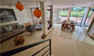 VENTA CASA EN UNIDAD CERRADA – BARRIO POBLADO ALTO, MEDELLN