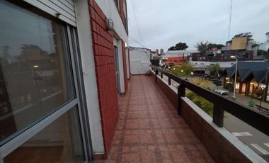 DEPARTAMENTO 4 AMBIENTES CON TERRAZA PROPIA - ZONA CENTRO