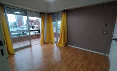 DEPARTAMENTO 4 AMBIENTES CON TERRAZA PROPIA - ZONA CENTRO
