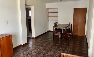 DEPARTAMENTO DE 2 AMB A LA CALLE CON BALCON CORRIDO