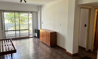 DEPARTAMENTO DE 2 AMB A LA CALLE CON BALCON CORRIDO