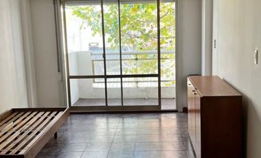 DEPARTAMENTO DE 2 AMB A LA CALLE CON BALCON CORRIDO