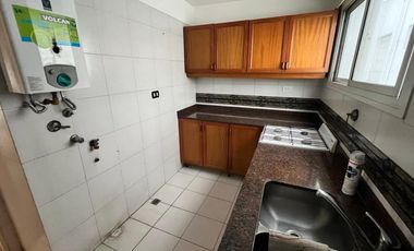 DEPARTAMENTO DE 2 AMB A LA CALLE CON BALCON CORRIDO