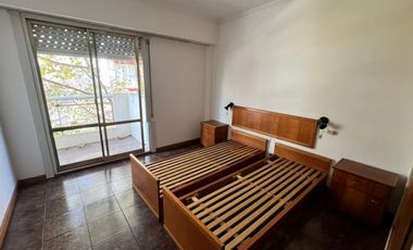 DEPARTAMENTO DE 2 AMB A LA CALLE CON BALCON CORRIDO